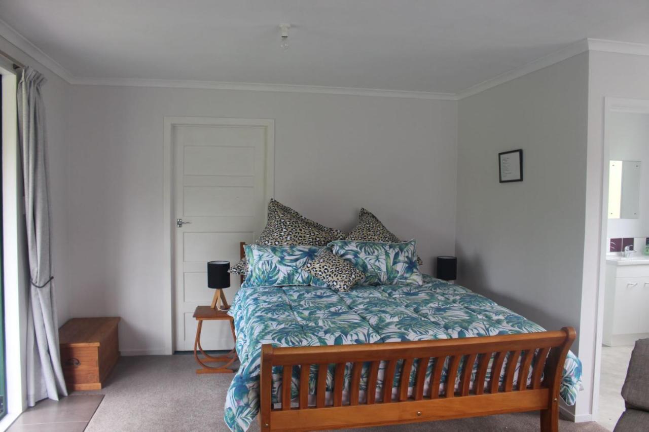 テクイティ Aramatai Gardens Bed & Breakfast エクステリア 写真