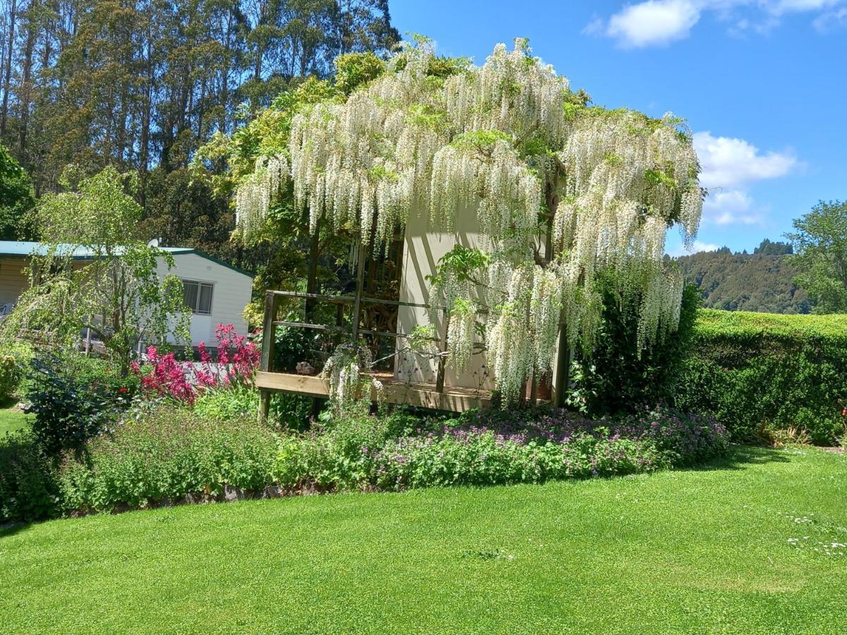 テクイティ Aramatai Gardens Bed & Breakfast エクステリア 写真